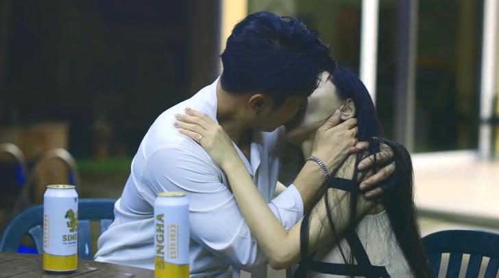 trò chơi con mực sex Vợ mới cưới của anh trai tôi thật dâm đãng